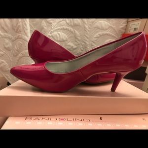 Patent leather pump